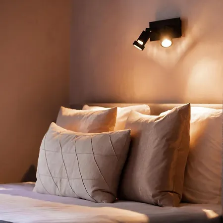 Hotel Rose Red Brujas